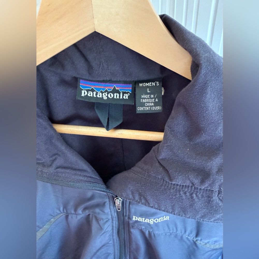 Patagonia Women’s Windbreaker Full Zip Jacket
Size: L - Picture 7 of 10